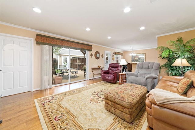 living area with recessed lighting, baseboards, light wood-style floors, and crown molding