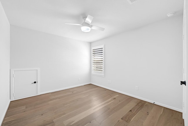 unfurnished room featuring wood finished floors, baseboards, and ceiling fan