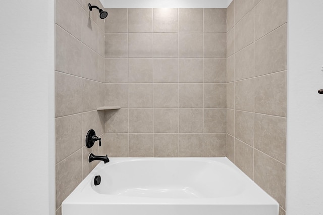 bathroom with bathtub / shower combination