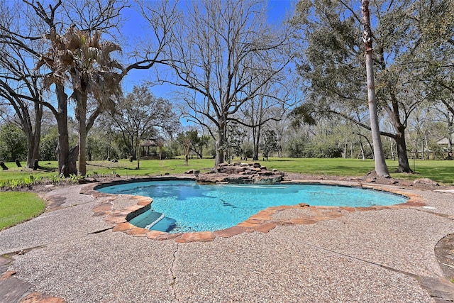 view of pool featuring a yard