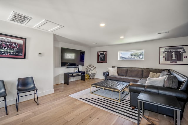 living area featuring visible vents, baseboards, attic access, recessed lighting, and wood finished floors