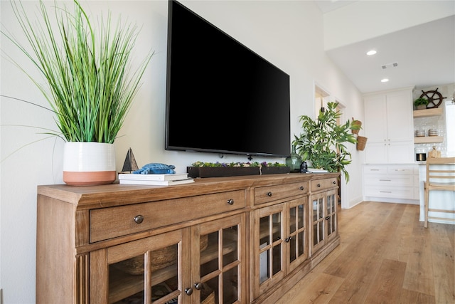 living area with recessed lighting, visible vents, and light wood finished floors