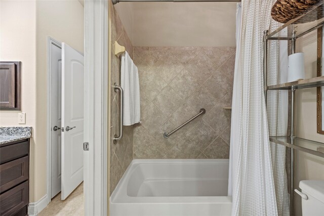 full bath featuring toilet, vanity, and shower / bath combo