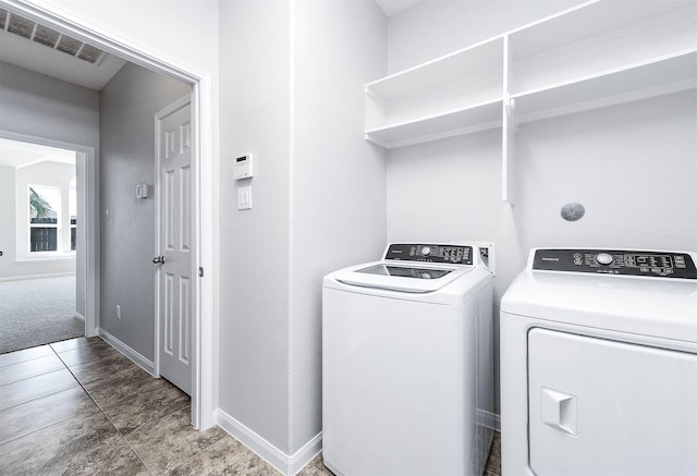 laundry room with laundry area, baseboards, visible vents, and washing machine and clothes dryer