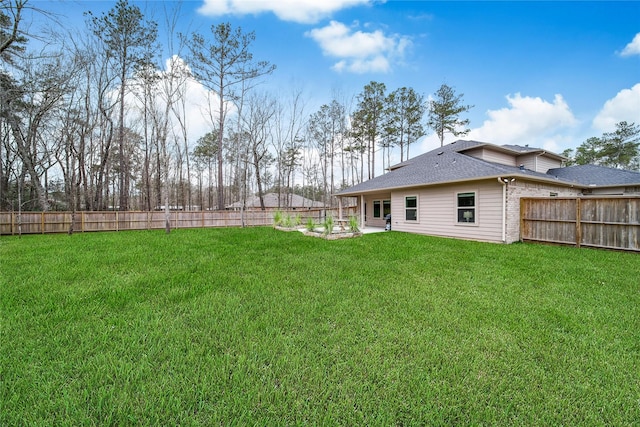 view of yard featuring a fenced backyard