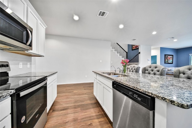 kitchen with light wood-type flooring, visible vents, a sink, recessed lighting, and stainless steel appliances