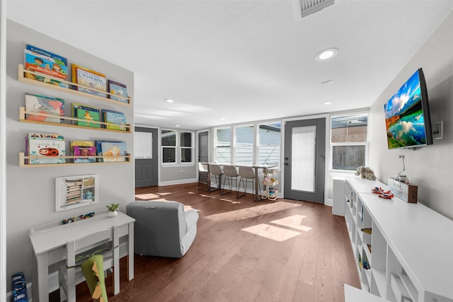 living room featuring recessed lighting, visible vents, and wood finished floors