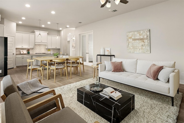 living area with visible vents, recessed lighting, light wood-style floors, and ceiling fan