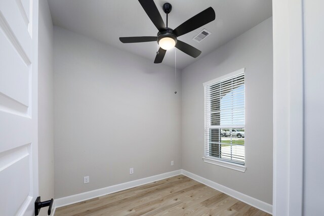 unfurnished room with visible vents, ceiling fan, light wood-style floors, and baseboards