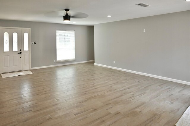 foyer entrance with ceiling fan, visible vents, recessed lighting, wood finished floors, and baseboards