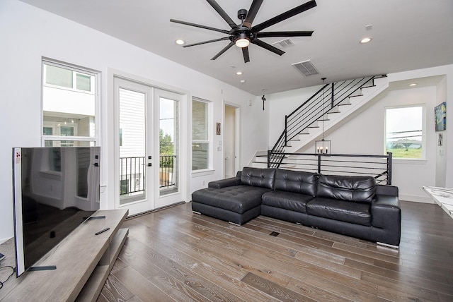 living area with ceiling fan, visible vents, wood finished floors, and recessed lighting