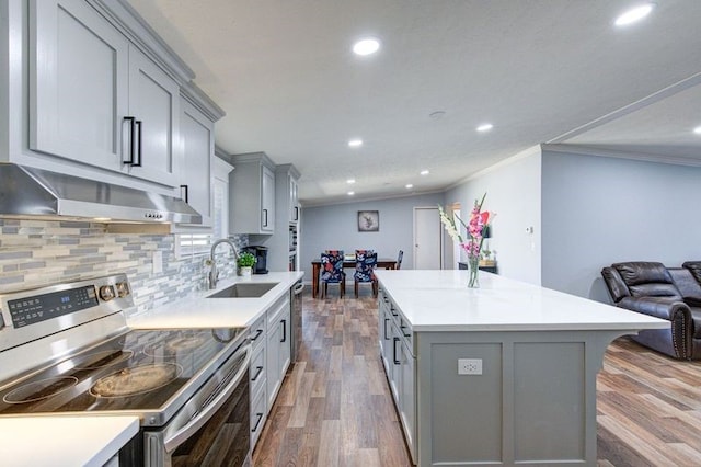 kitchen featuring gray cabinetry, under cabinet range hood, dark wood finished floors, stainless steel range with electric stovetop, and a sink