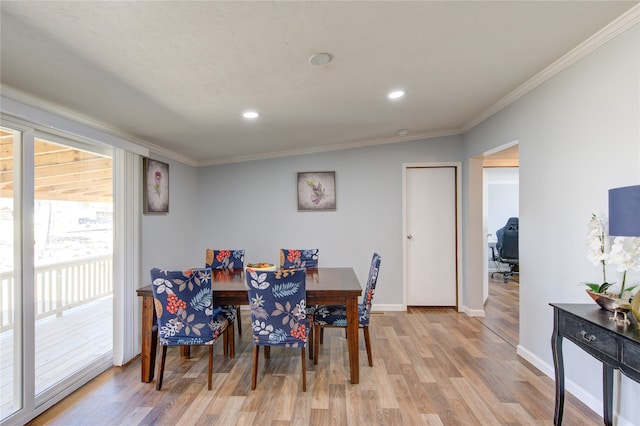 dining space featuring recessed lighting, light wood-type flooring, baseboards, and ornamental molding