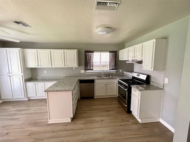 kitchen with under cabinet range hood, visible vents, stainless steel appliances, and a sink