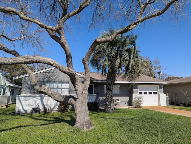 view of front facade featuring a garage, concrete driveway, and a front lawn