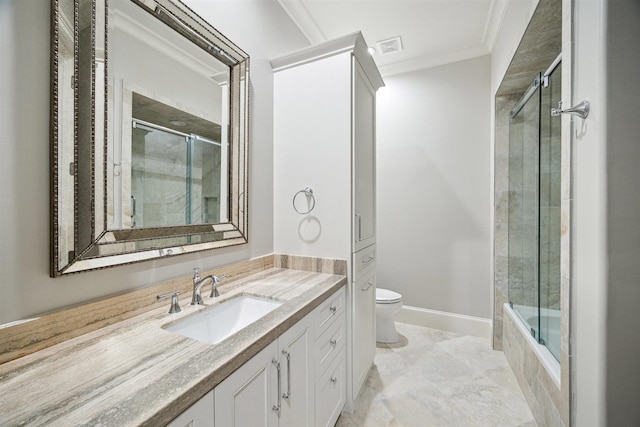 full bath with vanity, baseboards, a tile shower, ornamental molding, and toilet