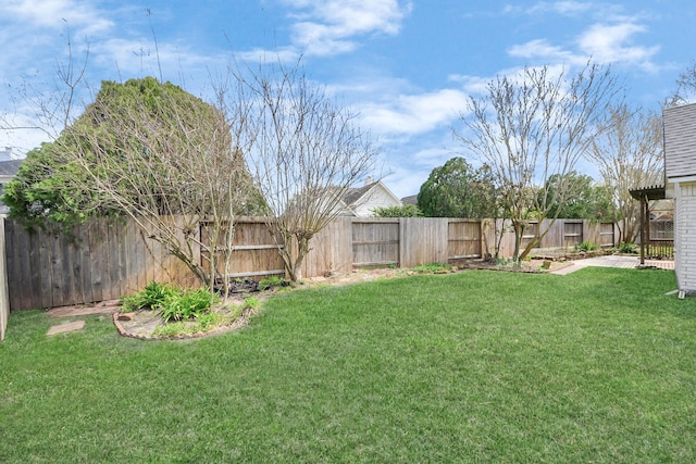 view of yard featuring a fenced backyard