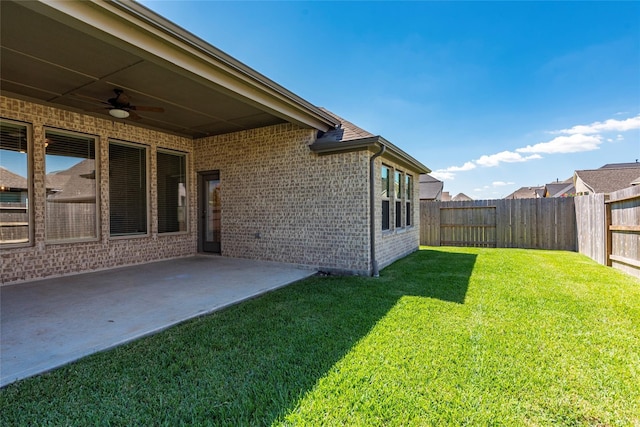 view of yard featuring a patio, a fenced backyard, and a ceiling fan