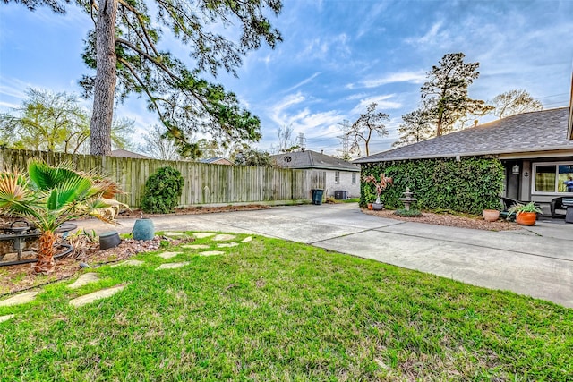 view of yard featuring cooling unit and fence