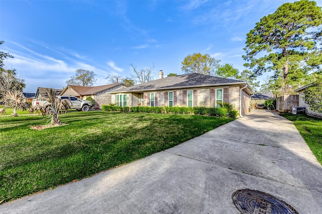 single story home featuring a front yard and driveway