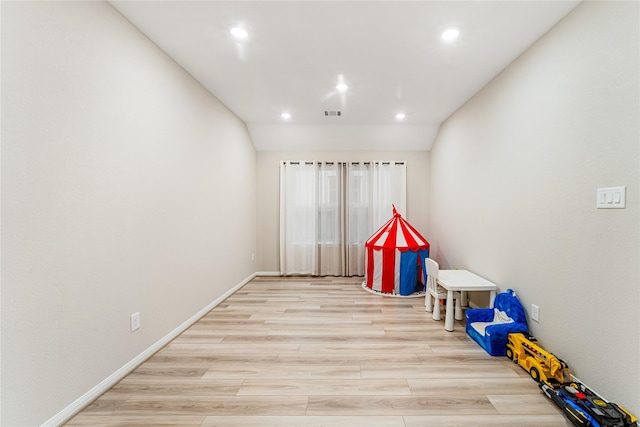 rec room with visible vents, recessed lighting, baseboards, and wood finished floors