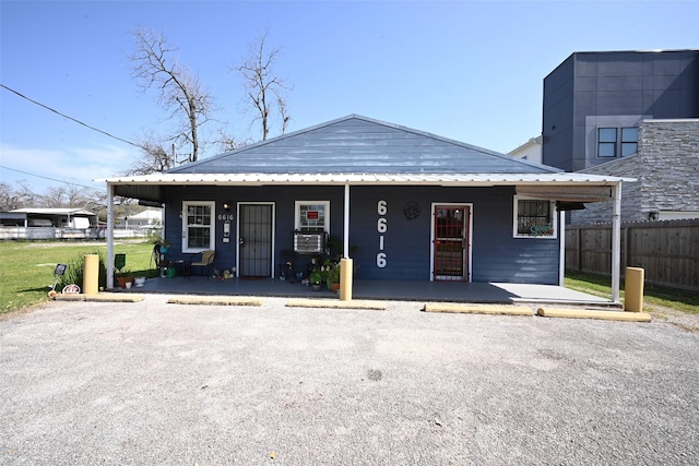 6616 W Montgomery Rd, Houston, TX 77091 - view of front facade with a porch, metal roof, and fence