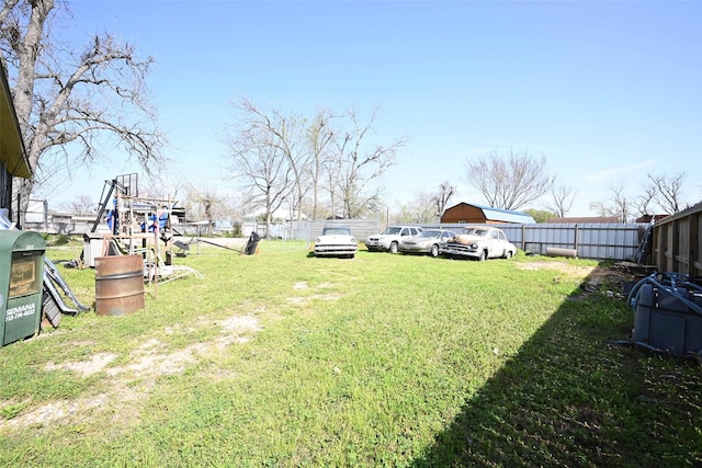 6616 W Montgomery Rd, Houston, TX 77091 - view of yard with fence