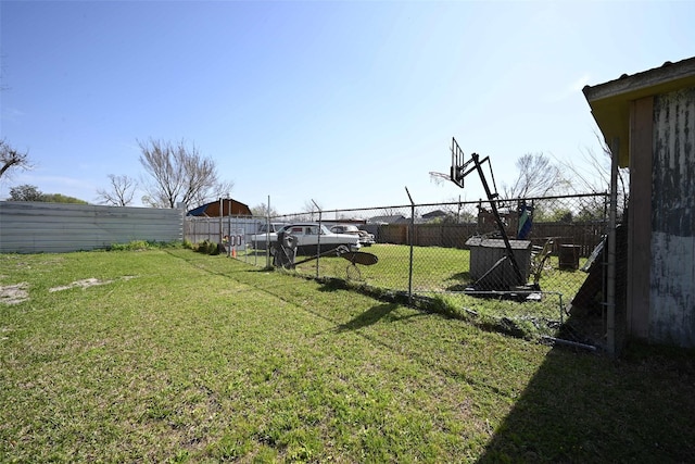 6616 W Montgomery Rd, Houston, TX 77091 - view of yard with fence