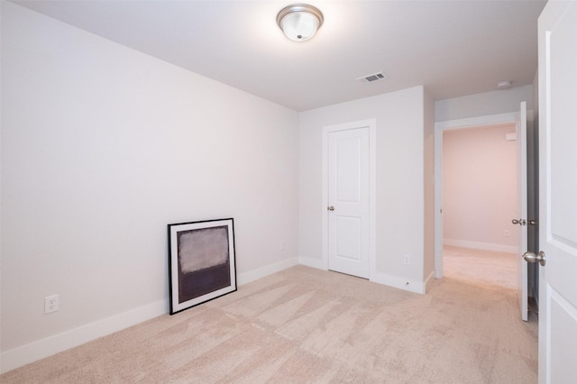 empty room with visible vents, baseboards, and carpet