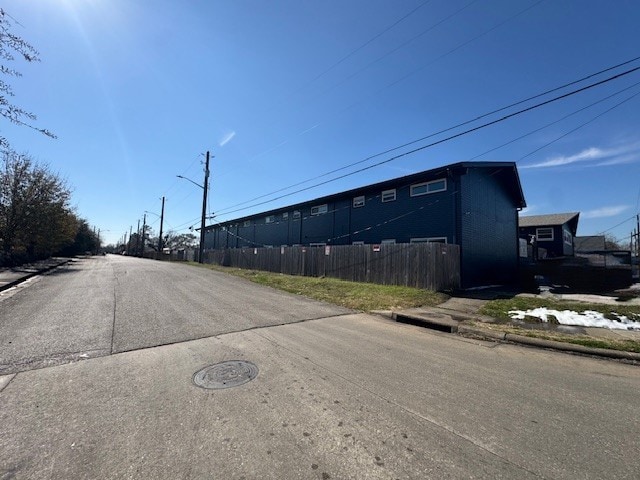 4706 Yellowstone Blvd, Houston, TX 77021 - view of road with street lights and curbs