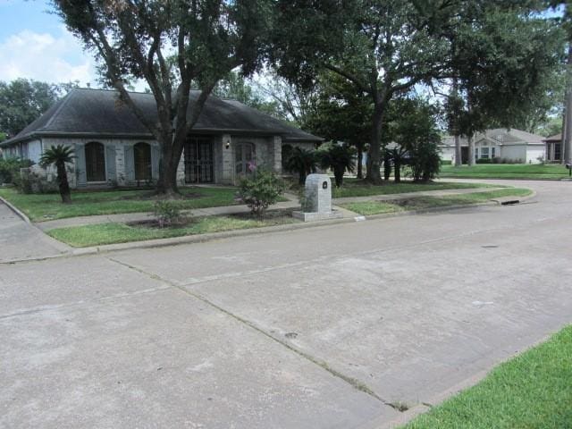 view of front of property with a front lawn