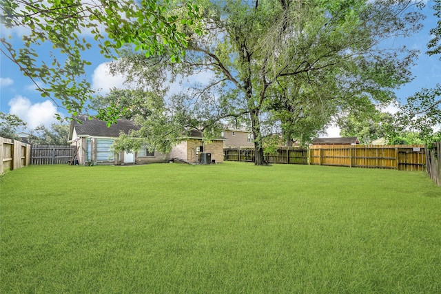 8639 Pearl Point St, Houston, TX 77044 - view of fenced backyard