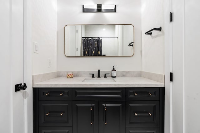 bathroom featuring a shower with curtain and vanity