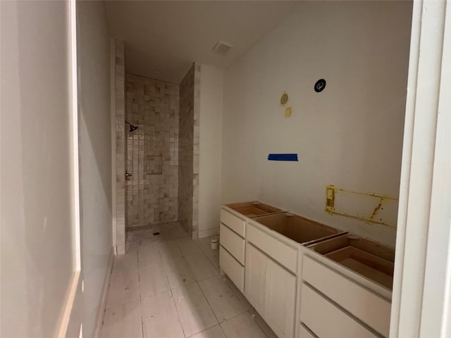 710 E 18th St, Houston, TX 77008 - bathroom featuring a tile shower, vanity, and tile patterned floors
