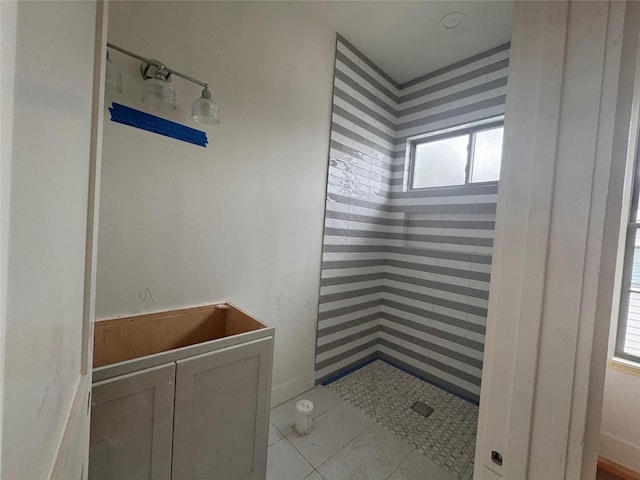 710 E 18th St, Houston, TX 77008 - bathroom with a tile shower