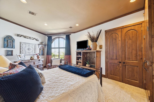 bedroom featuring crown molding, carpet flooring, visible vents, and recessed lighting