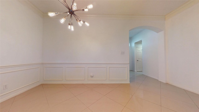 empty room with crown molding, a notable chandelier, arched walkways, and light tile patterned floors