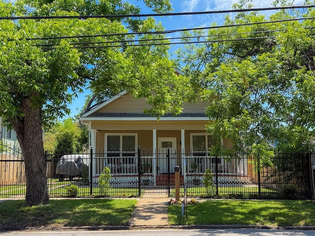 6526 Sherman St, Houston, TX 77011 - view of front of property with a fenced front yard