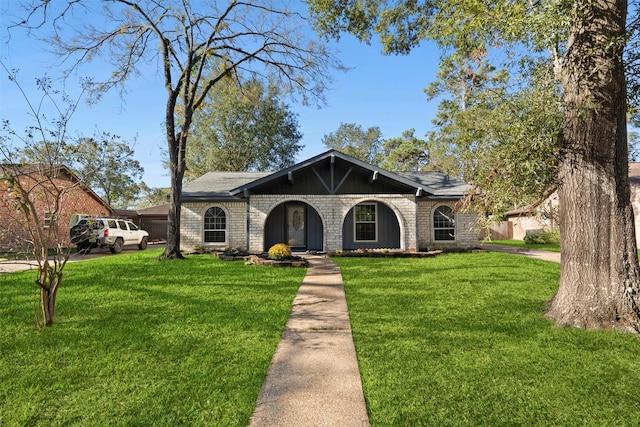 view of front of property with a front lawn and brick siding