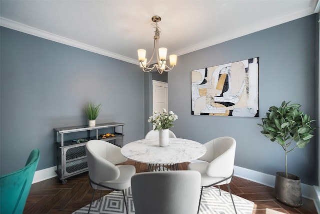 dining area with baseboards, an inviting chandelier, and crown molding