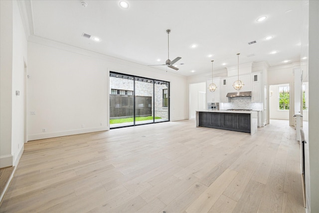 7527 Ciano Ln, Houston, TX 77055 - unfurnished living room with a ceiling fan, ornamental molding, light wood-type flooring, recessed lighting, and baseboards