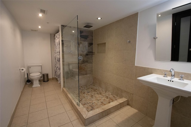 full bath featuring visible vents, toilet, a shower stall, and tile patterned flooring