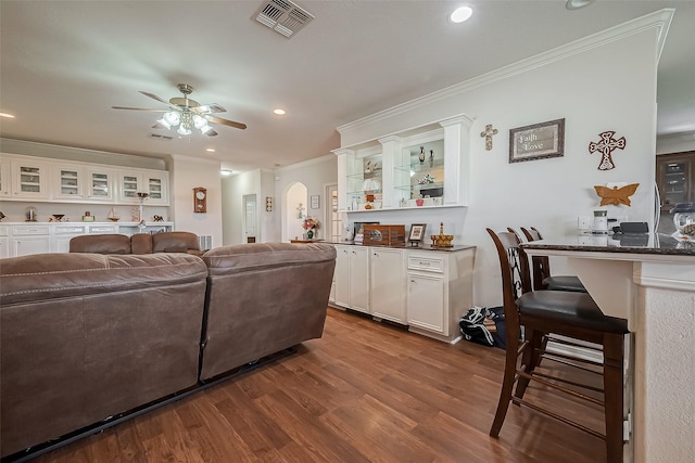 living area featuring visible vents, dark wood-type flooring, a ceiling fan, recessed lighting, and crown molding