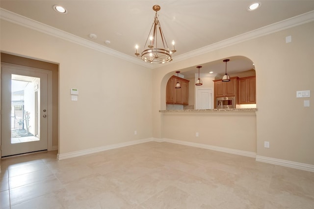 spare room with ornamental molding, recessed lighting, arched walkways, baseboards, and a chandelier