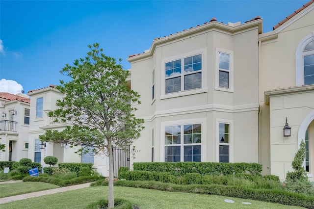 view of front of property featuring stucco siding and a tiled roof