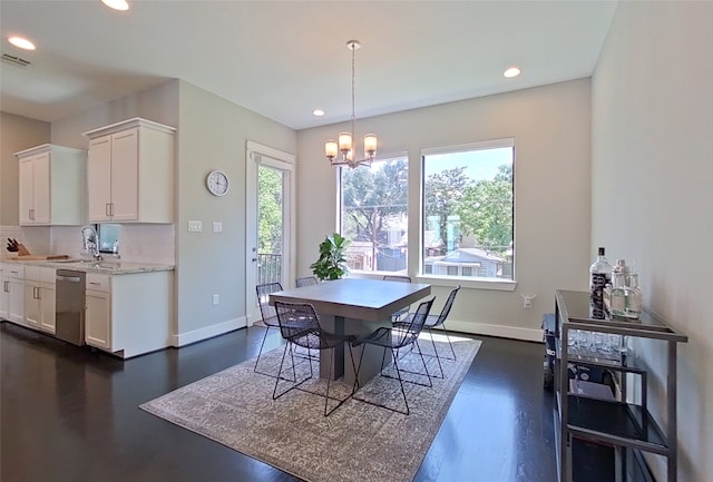 dining room featuring dark wood-type flooring, a notable chandelier, recessed lighting, and baseboards