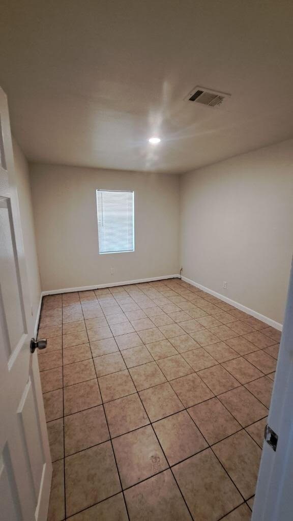 13703 Segrest Dr, Houston, TX 77047 - photo 4