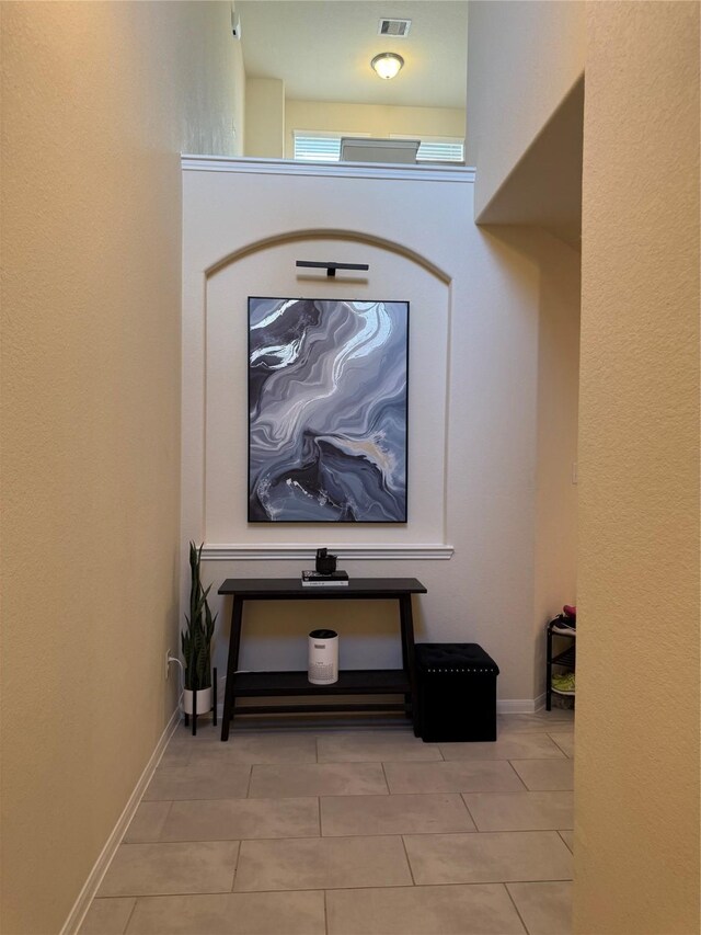 room details featuring visible vents and baseboards