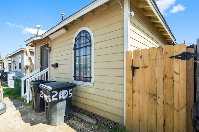 2105 Russell St, Houston, TX 77026 - view of side of home with a gate and fence