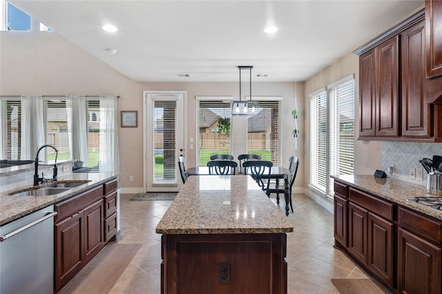 17131 Lumberton Dr, Cypress, TX 77433 - kitchen with appliances with stainless steel finishes, a sink, backsplash, baseboards, and recessed lighting